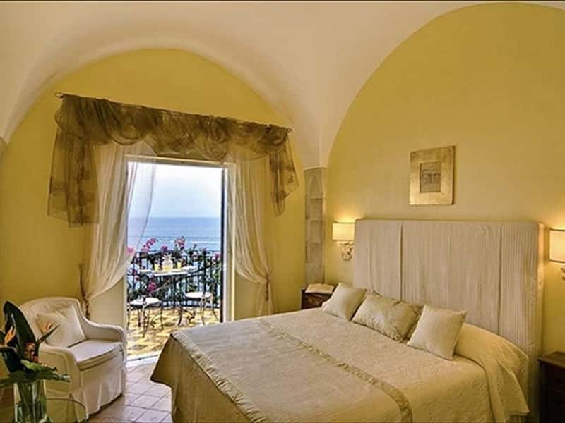 Bedroom honeymoon suite Chalet of Romeo and Giuluietta